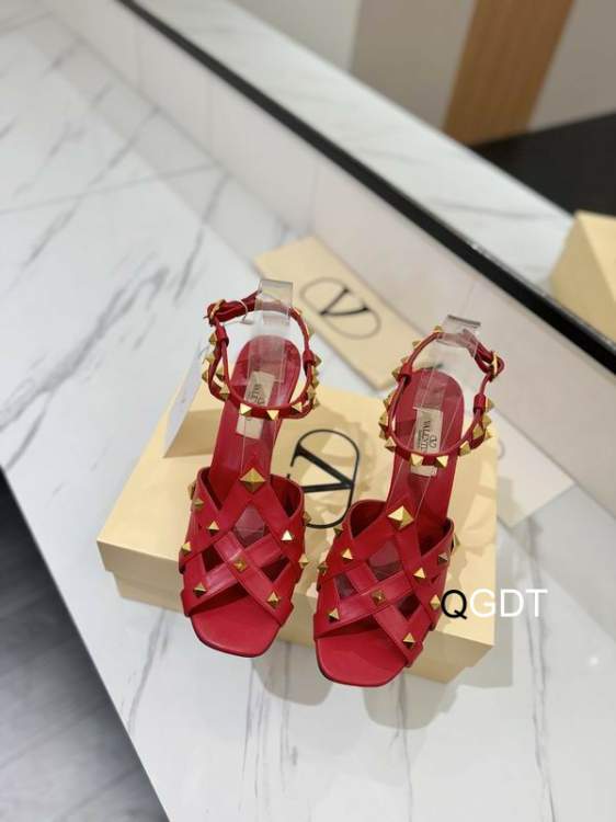 Picture of Valentino Shoes _SKUValentinosz35-40820265.5cmGDT0304